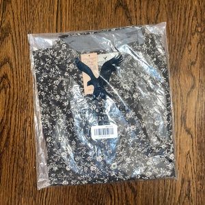 AEO men’s casual button down shirt